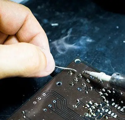 Certified PIEK Operator – Kwaliteitscriteria voor het solderen, de nabewerking, wijziging en reparatie van printplaten certificering 